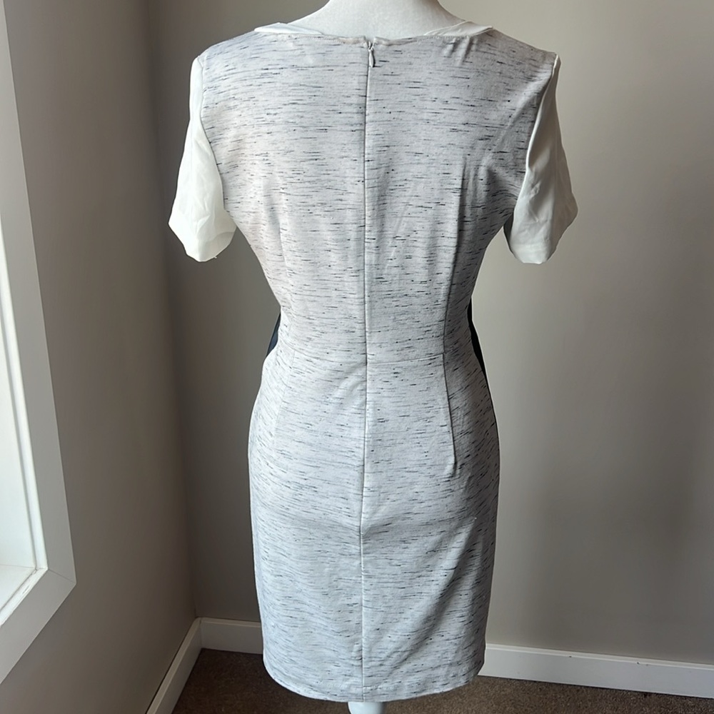 Dynamite V-Neck Dress - Picture 7 of 12